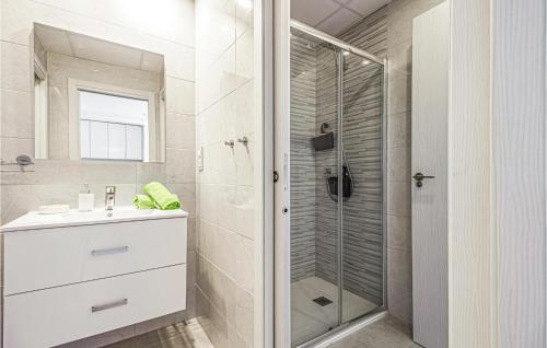 Beautiful Apartment In Orihuela Costa With Wifi - image 5