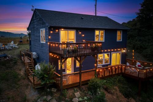 Exterior view, The Getaway Lodge in the Blue Ridge Mountains near Roanoke & Bedford in Troutville (VA)