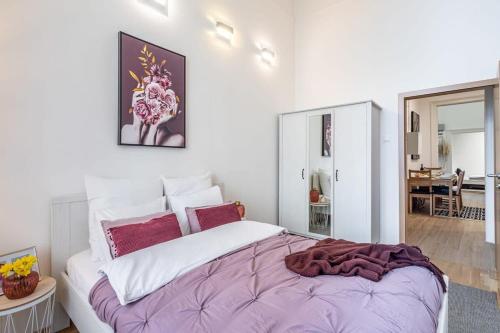 Very Central Large Home with Air Conditioning - image 4