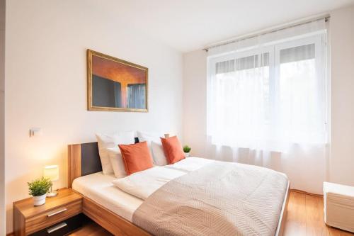 Central - Balcony - Modern Home