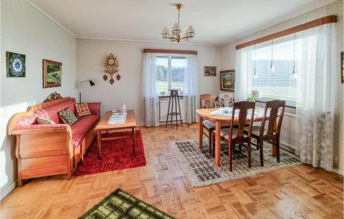 3 Bedroom Lovely Home In Bullaren in Bullaren
