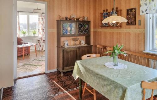 virtuve, 3 Bedroom Lovely Home In Bullaren in Bullaren