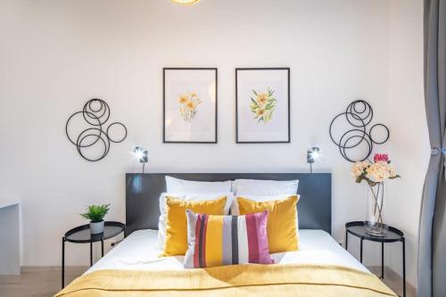 Modern bright central place with terrace