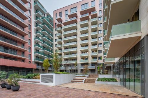 Modern bright central place with terrace - image 3