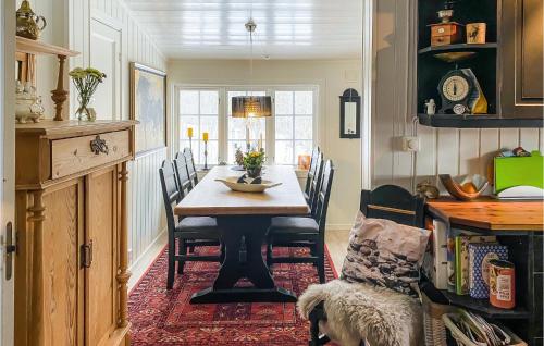 Kjøkken, 3 Roms Lekker Bolig I Molde (3 Bedroom Gorgeous Home In Molde) in Molde