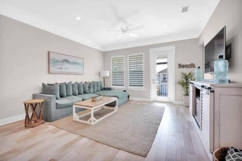 Luxury Beach Getaway 4 Blocks to Beach+ Pier in Jacksonville Beach, USA