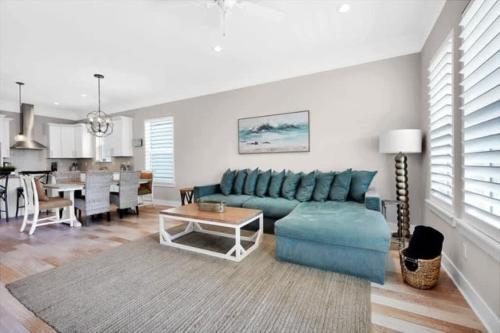 Luxury Beach Getaway 4 Blocks to Beach+ Pier in Jacksonville Beach, USA