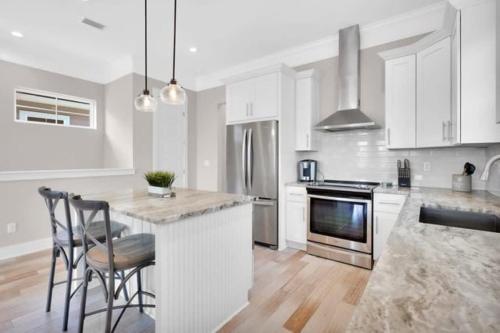 Luxury Beach Getaway 4 Blocks to Beach+ Pier in Jacksonville Beach, USA