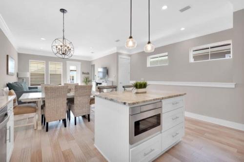 Luxury Beach Getaway 4 Blocks to Beach+ Pier in Jacksonville Beach, USA