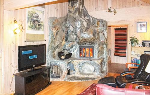 Stunning Home In Sogndal With Sauna in Sogndalsfjøra