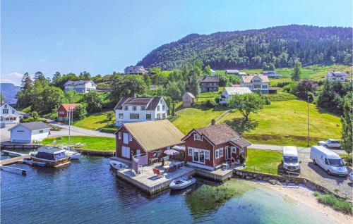 Viesnīcas āriene, 3 Bedroom Beach Front Home In Erfjord in Erfjord