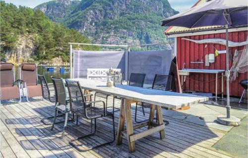 Viesnīcas āriene, 3 Bedroom Beach Front Home In Erfjord in Erfjord