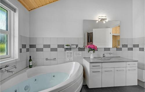 Bathroom, Three-Bedroom Holiday Home In Hemmet in Hemmet