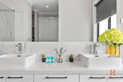Your Perfect Island Retreat - image 3