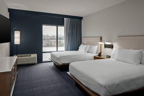 Courtyard by Marriott Jefferson City - image 7
