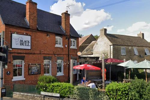 A szálláshely kívülről, Stylish 3-Bedroom House with Garden & Free Parking's, Prime location with private garden in Nyugat-Kidlington