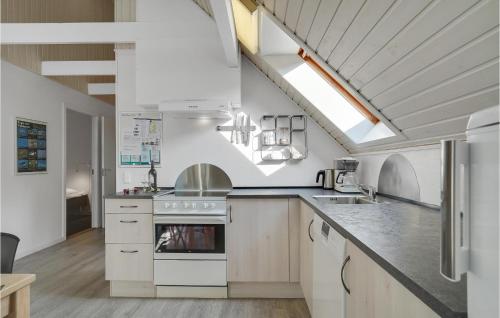 Kitchen, Cozy Home In Rømø With Sauna in Toftum