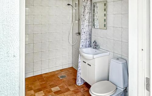 Bathroom, Lovely Home In Vimmerby With Wifi in Vimmerby