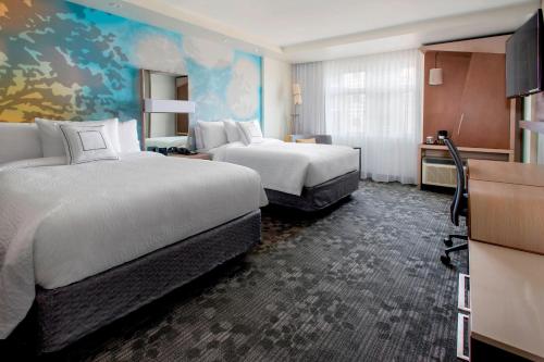 2 queen beds, 1 sofa bed