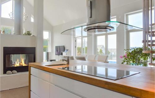 virtuve, 4 Bedroom Stunning Home In Ramdala in Brandamala