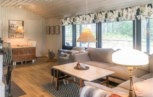 2 Bedroom Stunning Home In Orkelljunga in Fasalt