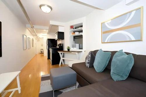 For Rent in Chelsea Your Ideal Space Awaits l Cardi l in New York, USA