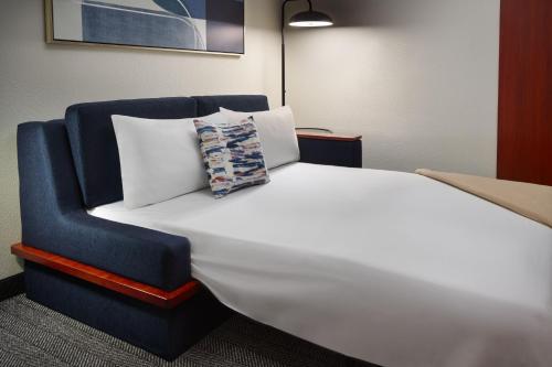 Courtyard by Marriott Atlanta Conyers - image 13