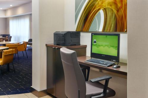Courtyard by Marriott Atlanta Conyers - image 9