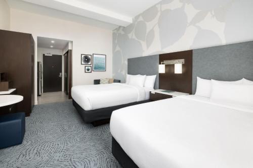 2 queen beds