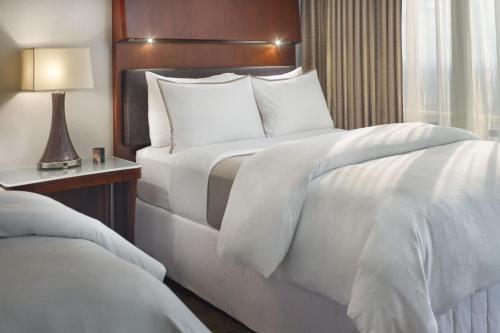 Guest room, 2 Queen, Limited view, Mid floor image 5