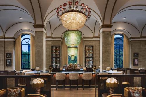 Renaissance Cleveland Hotel - image 5