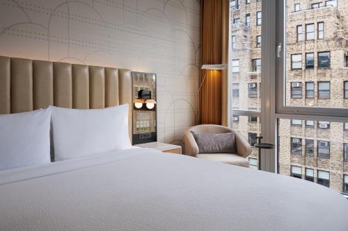 Courtyard by Marriott New York Manhattan / Soho - image 8