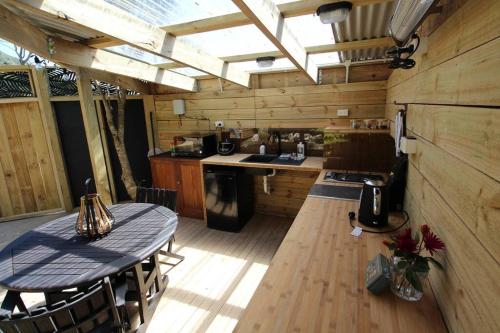 Delightful 1 bedroomed tiny house with sauna