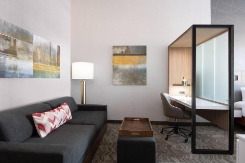 Suite, 1 King, Trundle bed