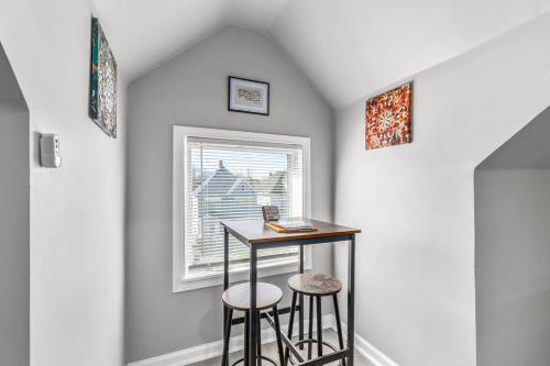 3rd Story Loft Islandview Pets Included with Free Parking! in Detroit, USA