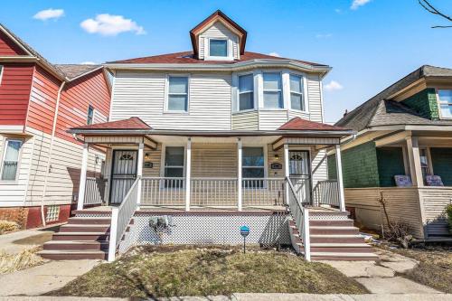 3rd Story Loft Islandview Pets Included with Free Parking! in Detroit, USA