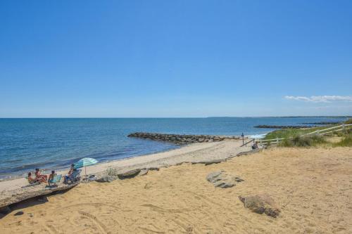 Strand, Waterfront Cape Cod Home in West Dennis (MA)