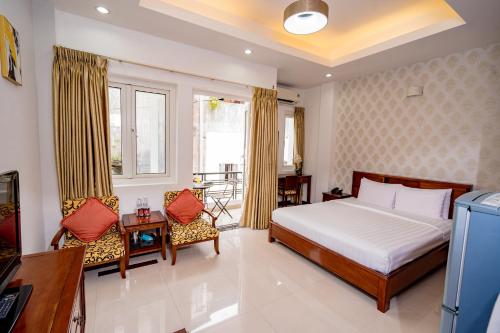 Ben Thanh Retreats Hotel - Tap to explore photos