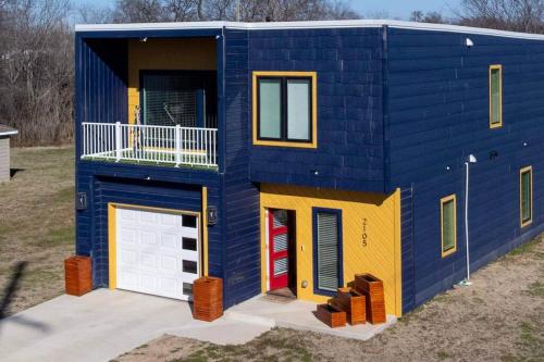 Simplistic Downtown Modern Loft in Tulsa, USA