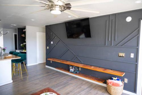 Simplistic Downtown Modern Loft in Tulsa, USA