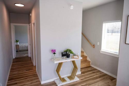 Simplistic Downtown Modern Loft in Tulsa, USA