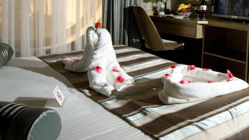 Deluxe Double Room with City View image 8