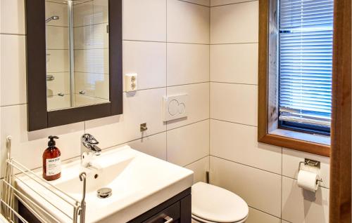 Bathroom, 4 Bedroom Beautiful Home In Øyer in Oyer