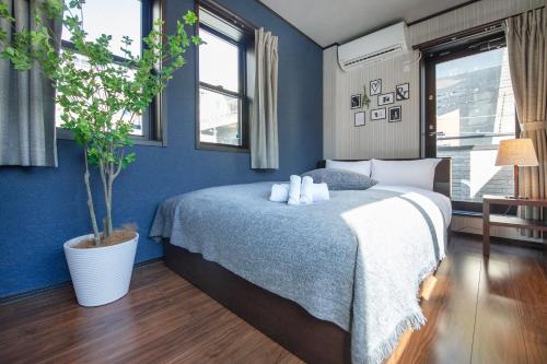 Calm Asakusa Kaminarimon Gate CLx