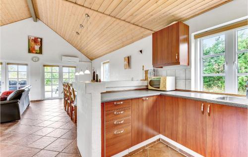Kitchen, Holiday Home Tyttebærvej V in Skaven
