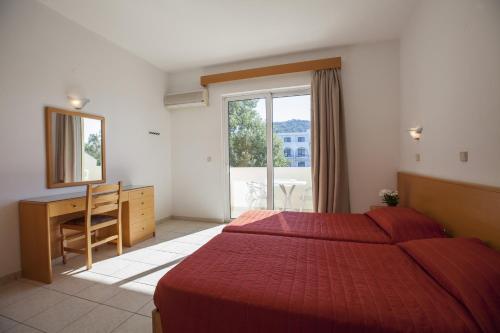 Moscha Hotel Moscha Hotel is conveniently located in the popular Kallithea area. Offering a variety of facilities and services, the property provides all you need for a good nights sleep. Family room, car hire, b