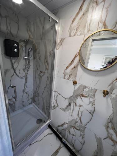 Ensuite Box Room in Corby NN17 in คอร์บี้