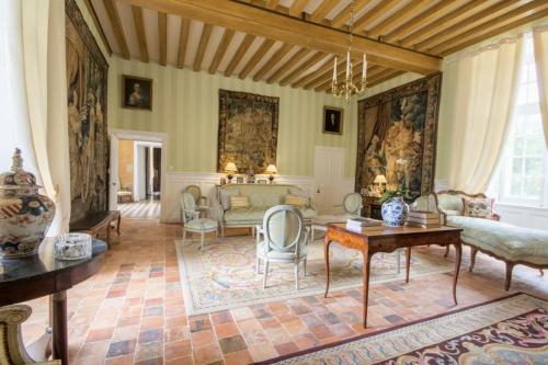 Château de Cadouzan (Chateau de Cadouzan) in การ์ญัก ปาล์ค