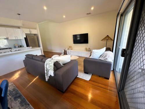 City & Beach Retreat in Altona North
