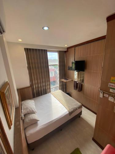 The Cabin Hotel